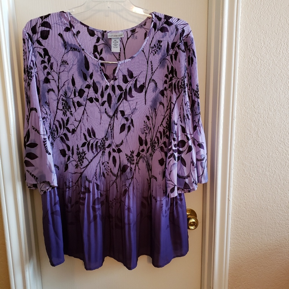 Catherine's top size 2X 22/24W